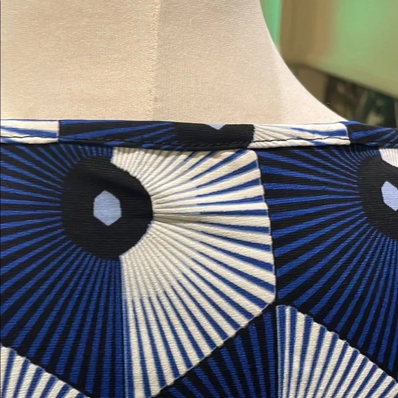 Geometric Blue and White Women's Top - Picture 7 of 8